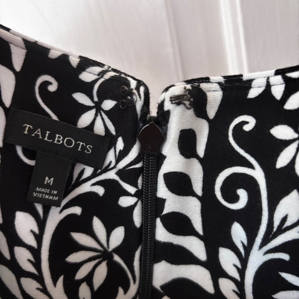 Talbots Monochromatic Elegant Black White Paisley Patterned Dress Size Medium - Picture 11 of 12